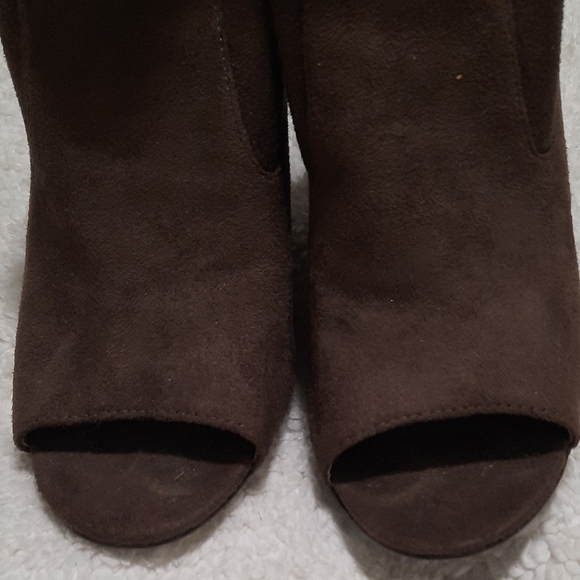 Vince Camuto Heeled Boots - Picture 5 of 8